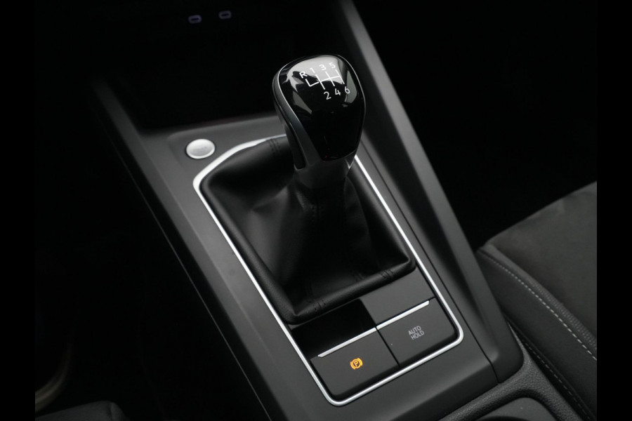 Volkswagen Golf 1.5 TSI 130pk Life Business Navigatie Trekhaak Stoelmemory Camera Stoel/stuurverwarming Carplay 217