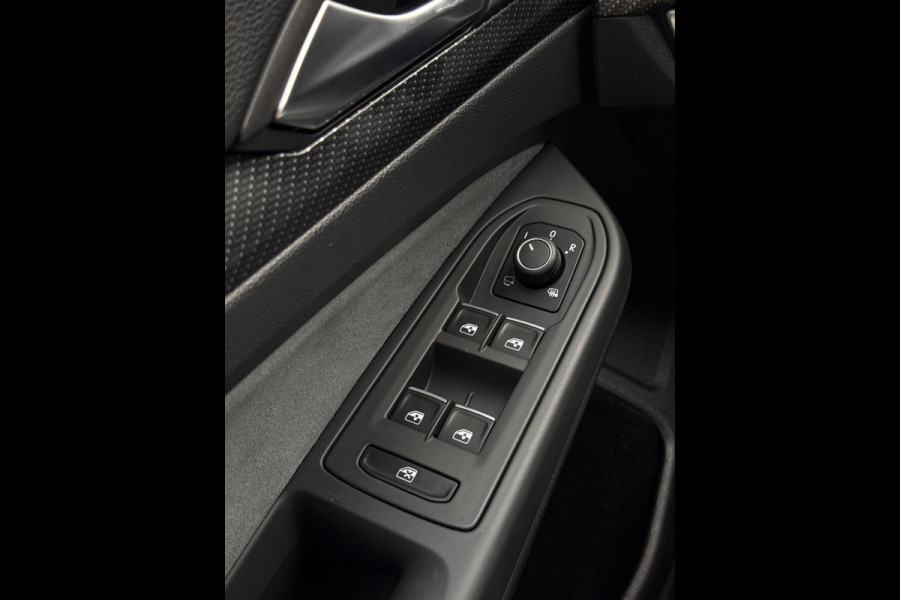 Volkswagen Golf 1.5 eTSI 3x R-Line CarPlay Camera