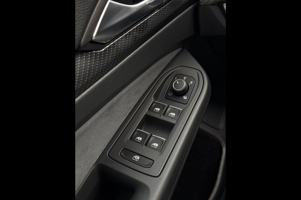 Volkswagen Golf 1.5 eTSI 3x R-Line CarPlay Camera