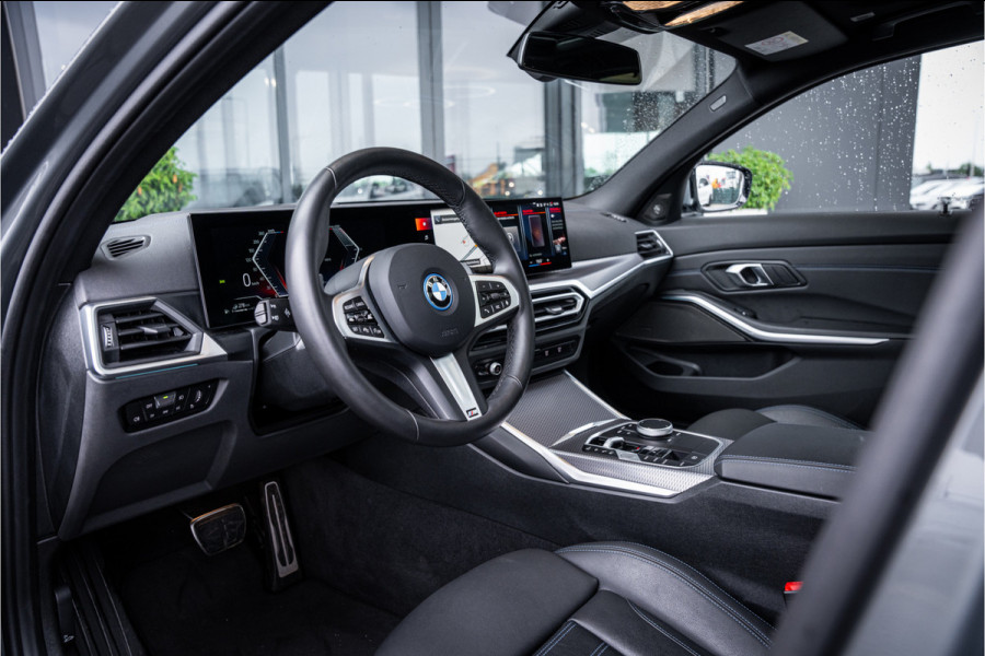 BMW 3 Serie Touring 330e xDrive - Panorama | H&K | Memory | 360 Camera | HUD