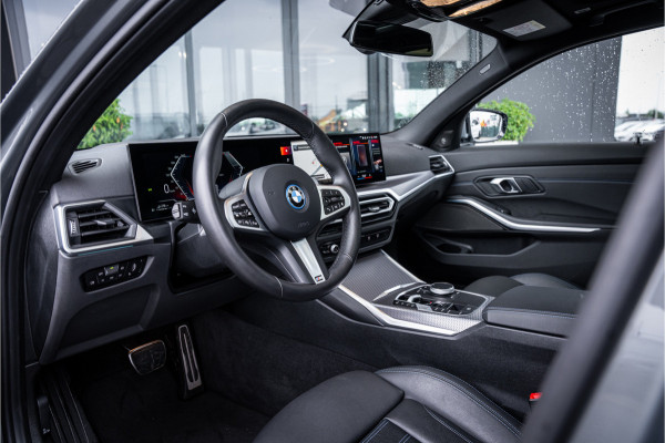 BMW 3 Serie Touring 330e xDrive - Panorama | H&K | Memory | 360 Camera | HUD