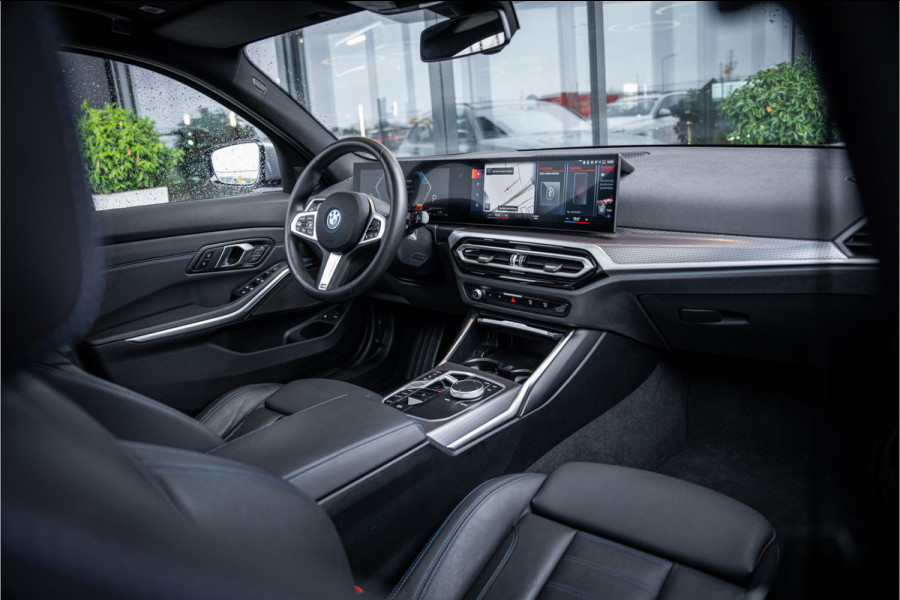BMW 3 Serie Touring 330e xDrive - Panorama | H&K | Memory | 360 Camera | HUD