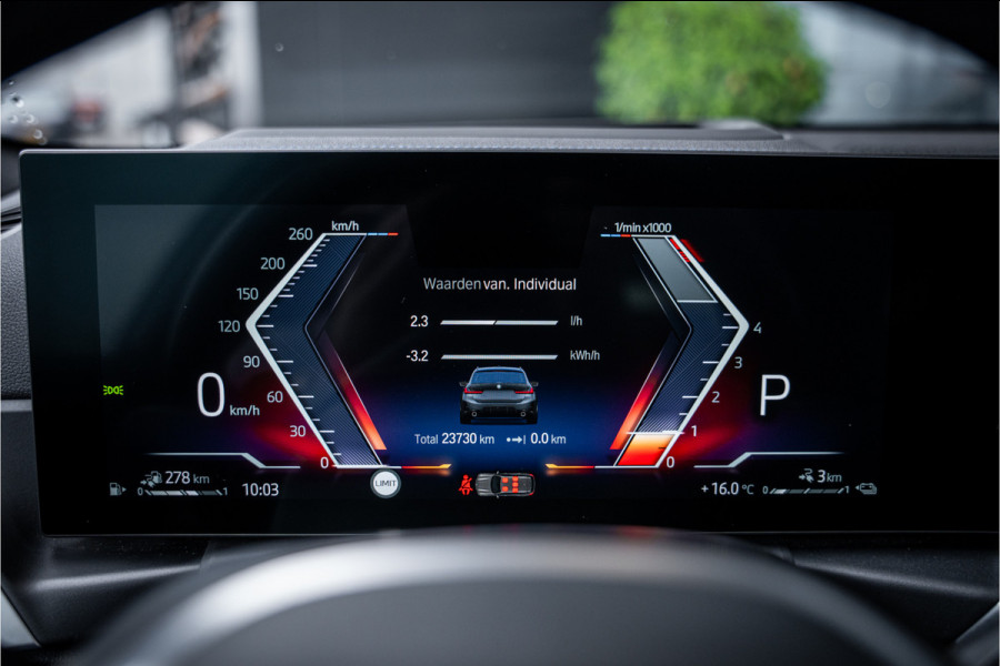 BMW 3 Serie Touring 330e xDrive - Panorama | H&K | Memory | 360 Camera | HUD