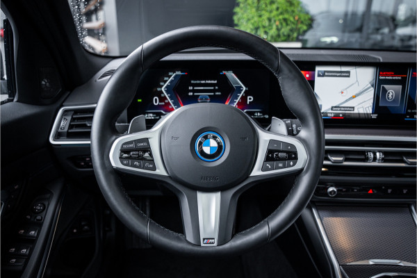 BMW 3 Serie Touring 330e xDrive - Panorama | H&K | Memory | 360 Camera | HUD