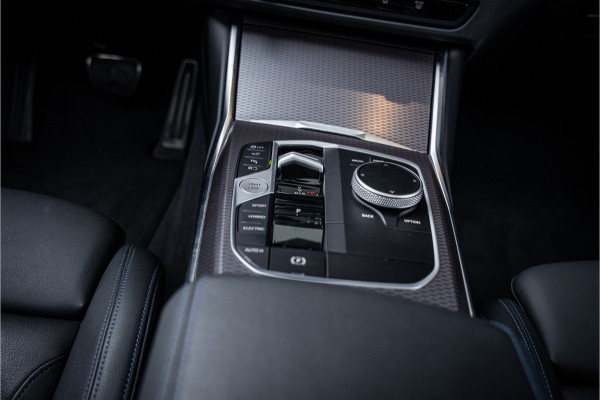BMW 3 Serie Touring 330e xDrive - Panorama | H&K | Memory | 360 Camera | HUD