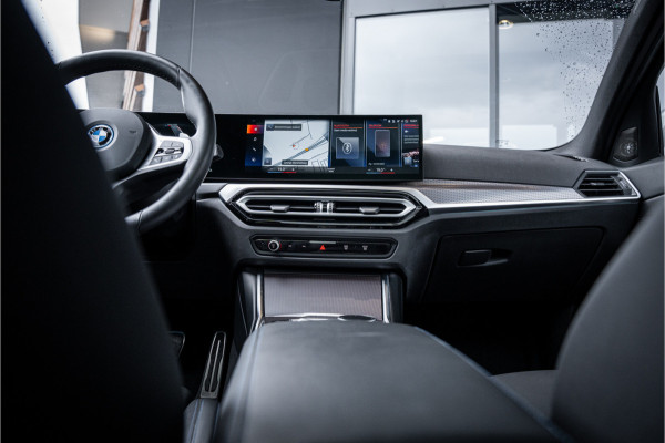 BMW 3 Serie Touring 330e xDrive - Panorama | H&K | Memory | 360 Camera | HUD