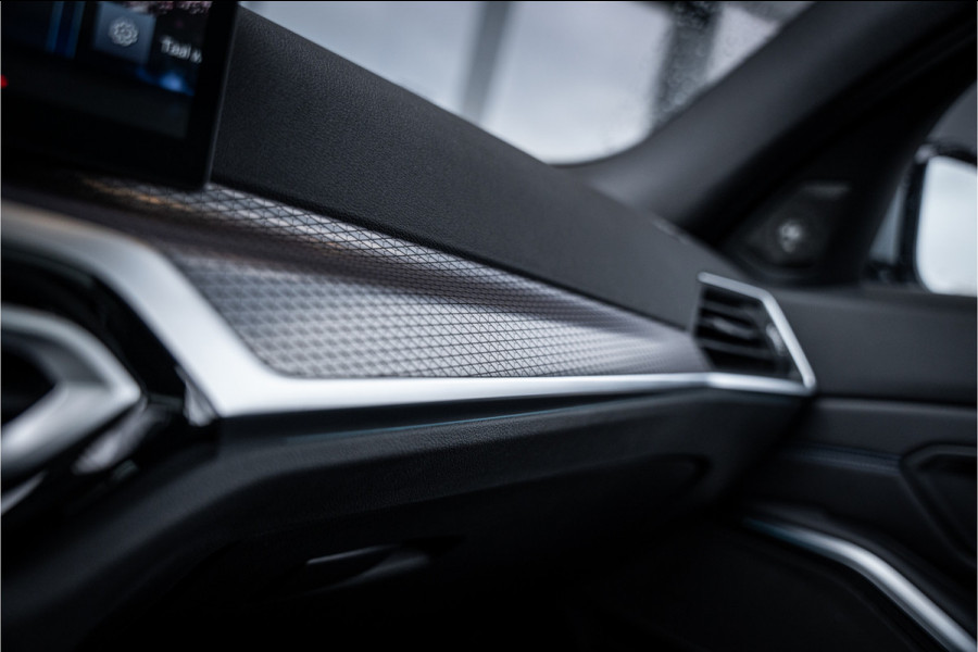 BMW 3 Serie Touring 330e xDrive - Panorama | H&K | Memory | 360 Camera | HUD