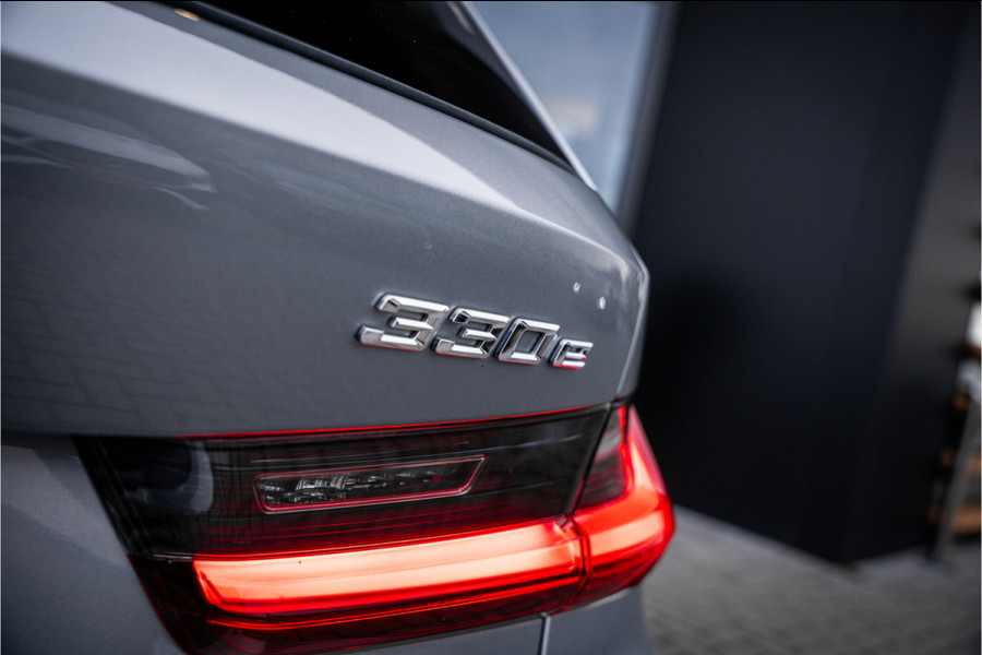BMW 3 Serie Touring 330e xDrive - Panorama | H&K | Memory | 360 Camera | HUD