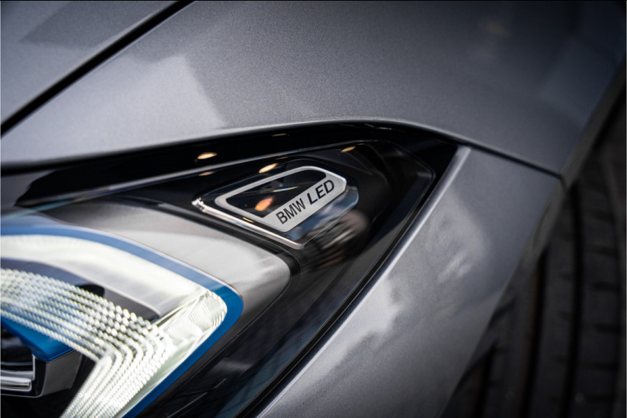 BMW 3 Serie Touring 330e xDrive - Panorama | H&K | Memory | 360 Camera | HUD