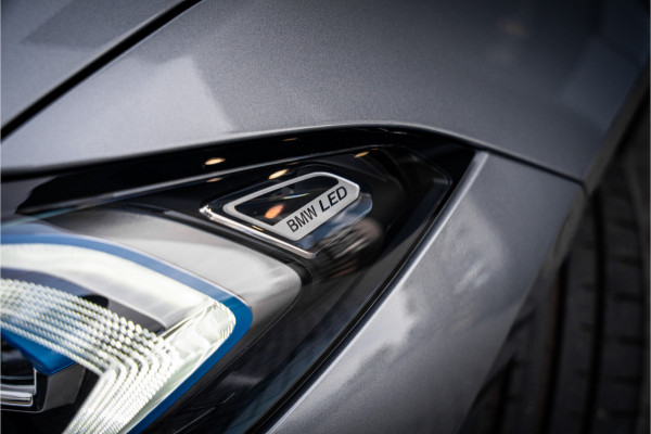 BMW 3 Serie Touring 330e xDrive - Panorama | H&K | Memory | 360 Camera | HUD