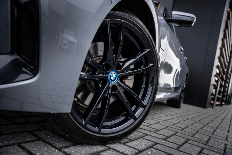 BMW 3 Serie Touring 330e xDrive - Panorama | H&K | Memory | 360 Camera | HUD