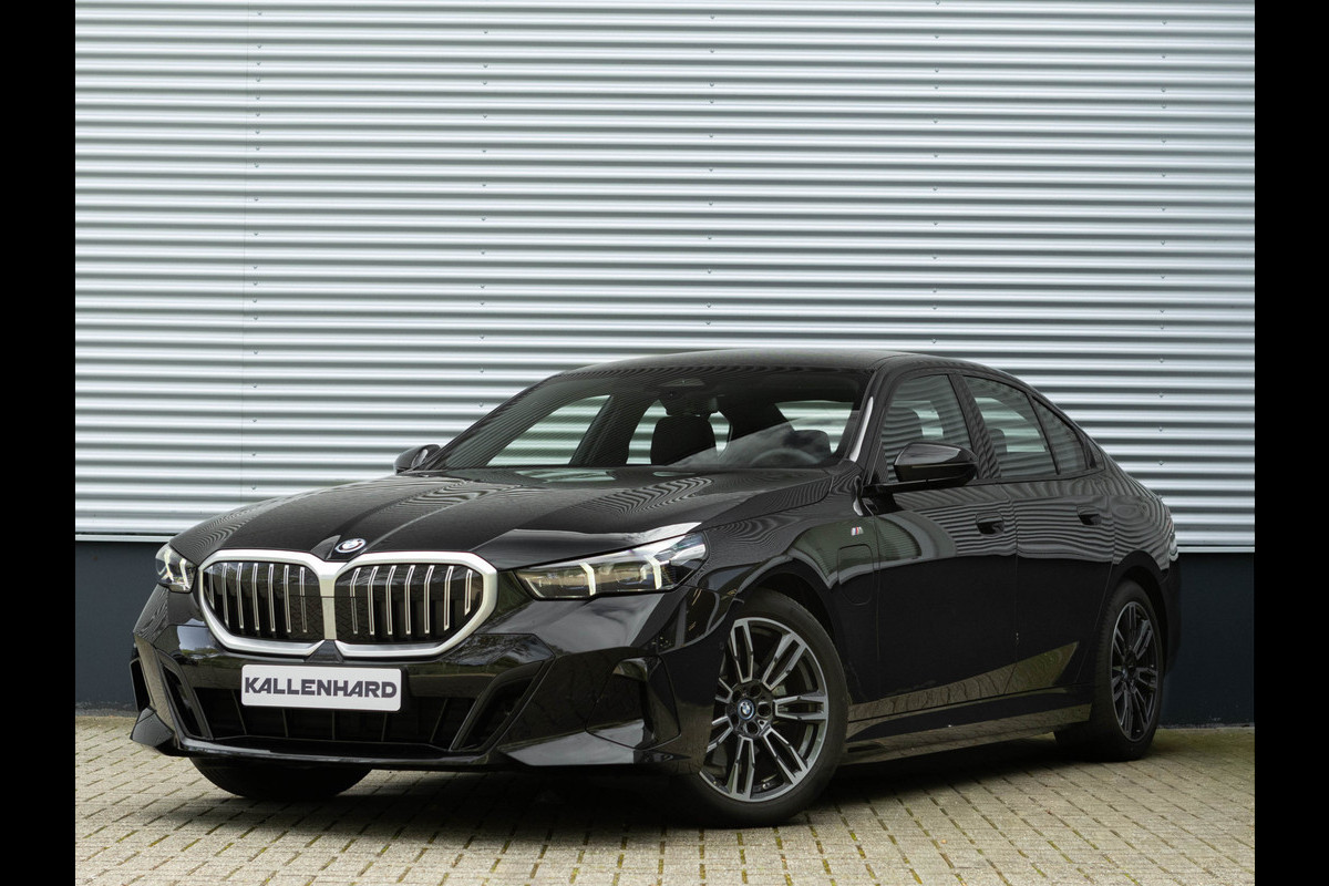 BMW 5 Serie 530e M-Sport - Driving Ass Plus - Camera - Stoelverwarming - Adaptive LED
