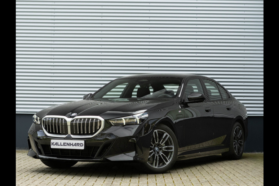 BMW 5 Serie 530e M-Sport - Driving Ass Plus - Camera - Stoelverwarming - Adaptive LED