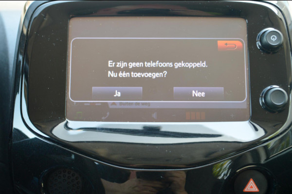 Toyota Aygo 1.0 VVT-i x-pose | Cabriodak | Navigatie | Clima | Automaat | Camera | 2 nieuwe banden