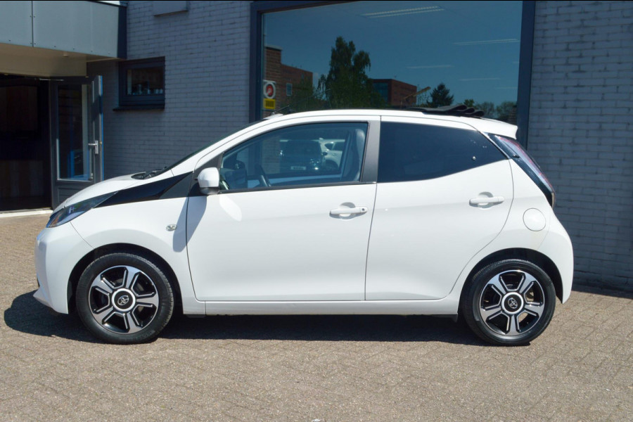 Toyota Aygo 1.0 VVT-i x-pose | Cabriodak | Navigatie | Clima | Automaat | Camera | 2 nieuwe banden