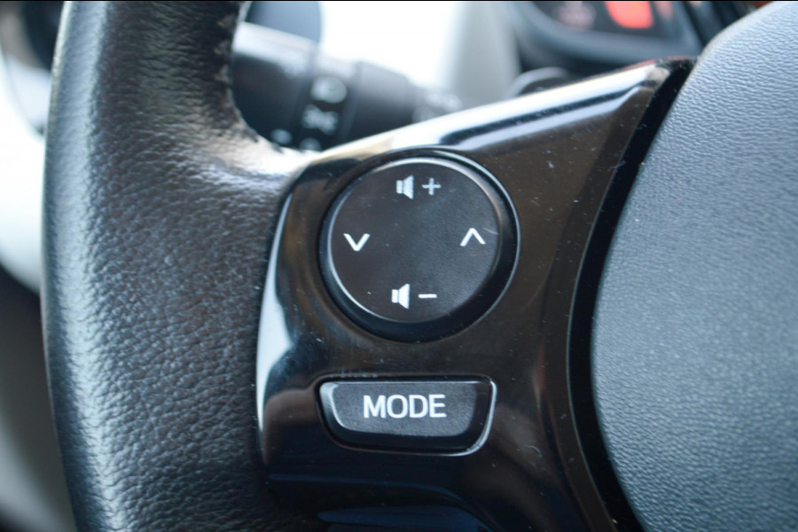 Toyota Aygo 1.0 VVT-i x-pose | Cabriodak | Navigatie | Clima | Automaat | Camera | 2 nieuwe banden