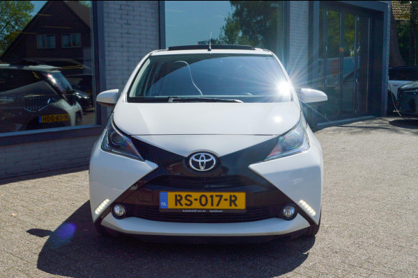 Toyota Aygo 1.0 VVT-i x-pose | Cabriodak | Navigatie | Clima | Automaat | Camera | 2 nieuwe banden