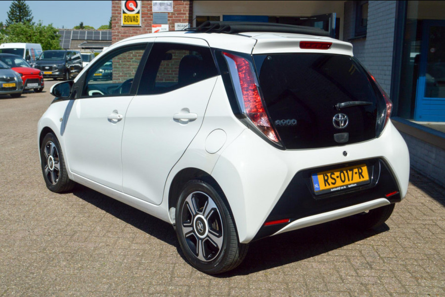 Toyota Aygo 1.0 VVT-i x-pose | Cabriodak | Navigatie | Clima | Automaat | Camera | 2 nieuwe banden