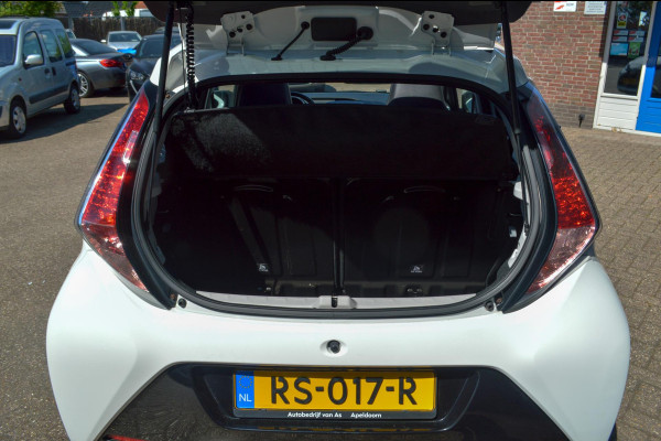 Toyota Aygo 1.0 VVT-i x-pose | Cabriodak | Navigatie | Clima | Automaat | Camera | 2 nieuwe banden