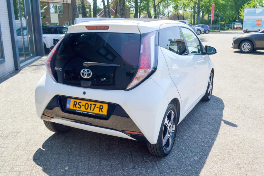 Toyota Aygo 1.0 VVT-i x-pose | Cabriodak | Navigatie | Clima | Automaat | Camera | 2 nieuwe banden