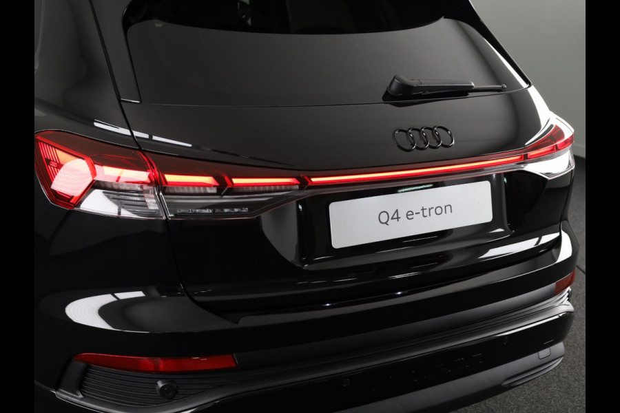 Audi Q4 e-tron 40 Advanced edition 63 kWh 204pk | Achteruitrijcamera | Assistentiepakket plus | Optiekpakket zwart plus | Privacy glas | Adaptive cruise control |