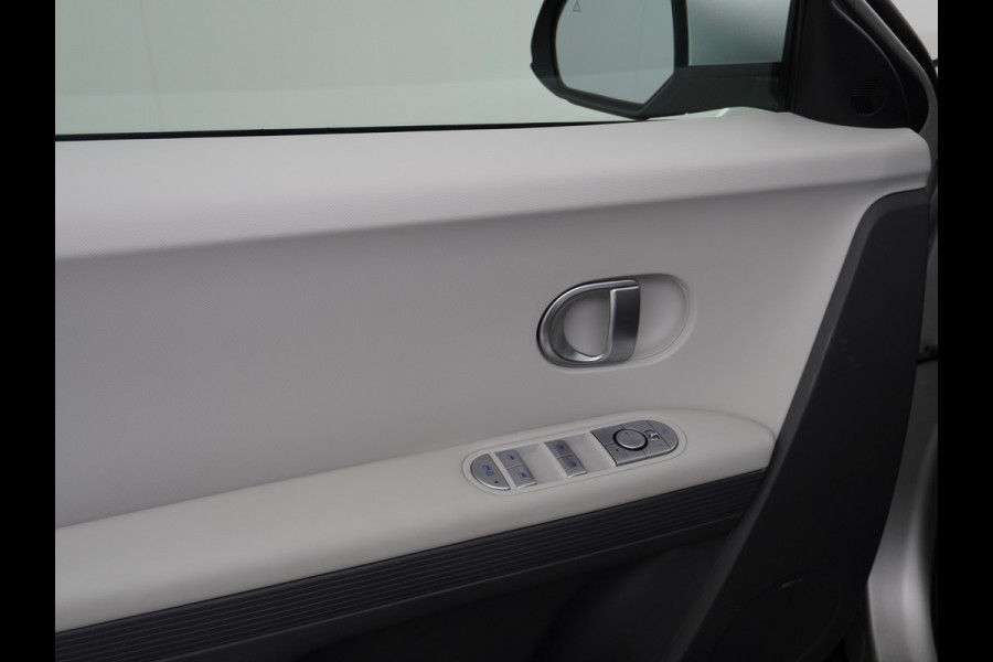 Hyundai IONIQ 5 Connect 58kWh Trekhaak Warmtepomp Apple Carplay Android Auto Adap.Cruise Navi Ecc Camera Pdc Stoel+Stuurverwarming Bluelink DAB Elek.Achterklep 1e Eigenaar Origineel Nederlandse Auto