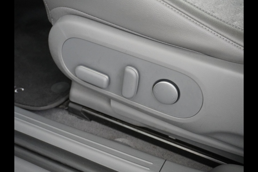 Hyundai IONIQ 5 Connect 58kWh Trekhaak Warmtepomp Apple Carplay Android Auto Adap.Cruise Navi Ecc Camera Pdc Stoel+Stuurverwarming Bluelink DAB Elek.Achterklep 1e Eigenaar Origineel Nederlandse Auto