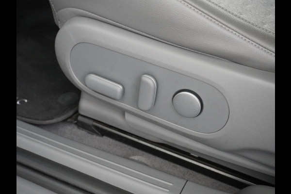 Hyundai IONIQ 5 Connect 58kWh Trekhaak Warmtepomp Apple Carplay Android Auto Adap.Cruise Navi Ecc Camera Pdc Stoel+Stuurverwarming Bluelink DAB Elek.Achterklep 1e Eigenaar Origineel Nederlandse Auto