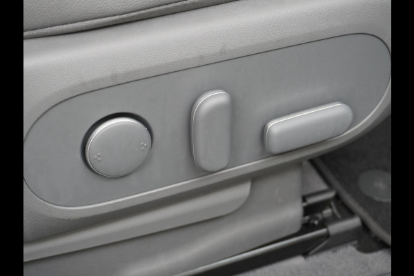 Hyundai IONIQ 5 Connect 58kWh Trekhaak Warmtepomp Apple Carplay Android Auto Adap.Cruise Navi Ecc Camera Pdc Stoel+Stuurverwarming Bluelink DAB Elek.Achterklep 1e Eigenaar Origineel Nederlandse Auto
