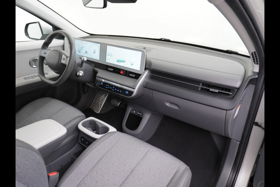 Hyundai IONIQ 5 Connect 58kWh Trekhaak Warmtepomp Apple Carplay Android Auto Adap.Cruise Navi Ecc Camera Pdc Stoel+Stuurverwarming Bluelink DAB Elek.Achterklep 1e Eigenaar Origineel Nederlandse Auto