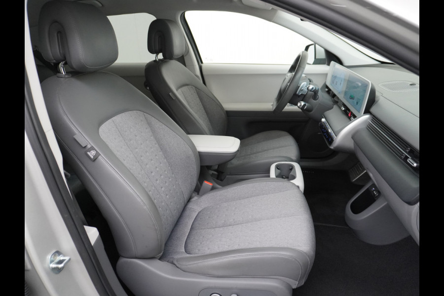 Hyundai IONIQ 5 Connect 58kWh Trekhaak Warmtepomp Apple Carplay Android Auto Adap.Cruise Navi Ecc Camera Pdc Stoel+Stuurverwarming Bluelink DAB Elek.Achterklep 1e Eigenaar Origineel Nederlandse Auto