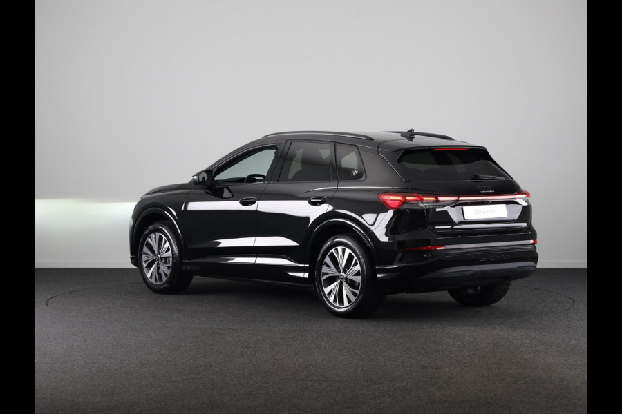 Audi Q4 e-tron 40 Advanced edition 63 kWh 204pk | Achteruitrijcamera | Assistentiepakket plus | Optiekpakket zwart plus | Privacy glas | Adaptive cruise control |