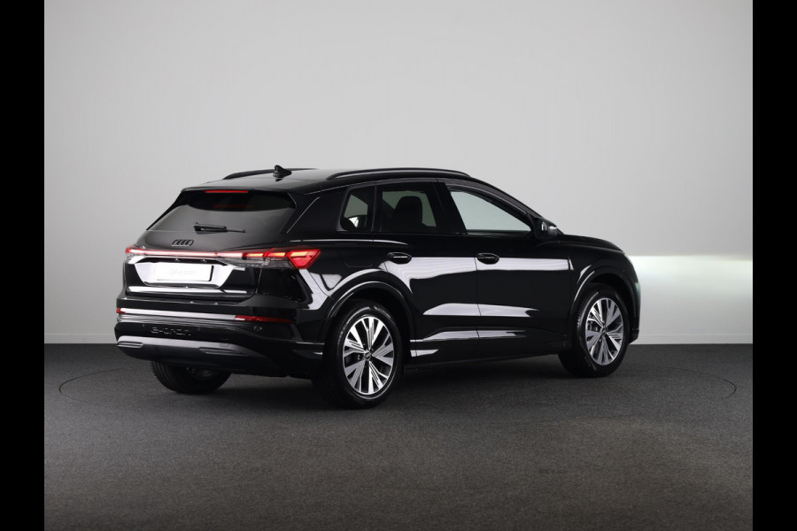 Audi Q4 e-tron 40 Advanced edition 63 kWh 204pk | Achteruitrijcamera | Assistentiepakket plus | Optiekpakket zwart plus | Privacy glas | Adaptive cruise control |
