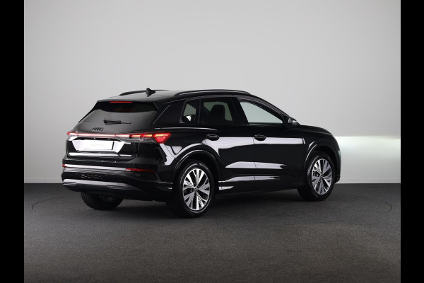 Audi Q4 e-tron 40 Advanced edition 63 kWh 204pk | Achteruitrijcamera | Assistentiepakket plus | Optiekpakket zwart plus | Privacy glas | Adaptive cruise control |