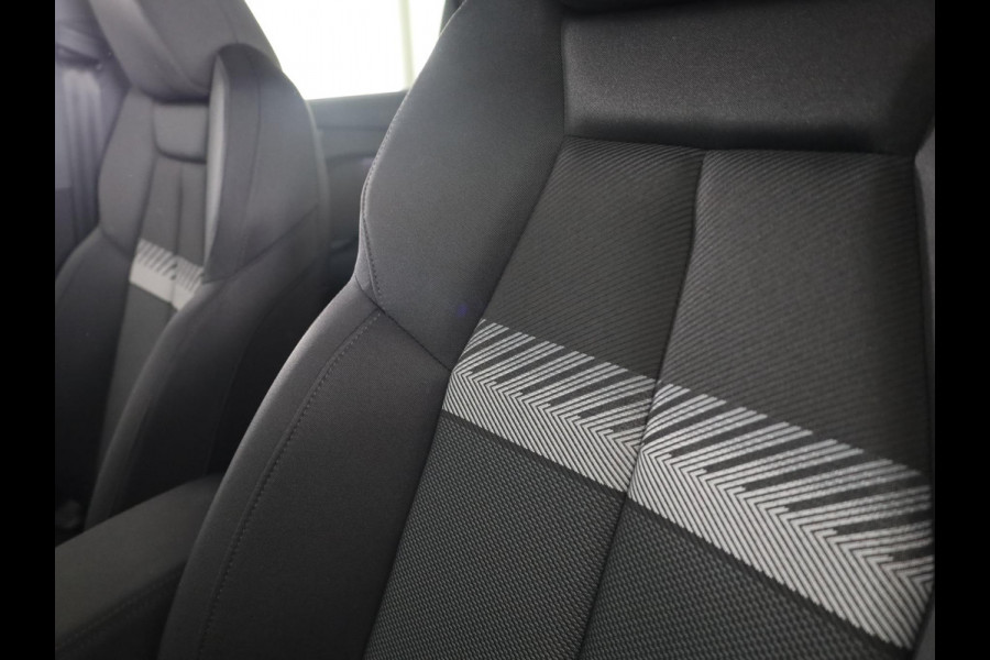 Audi Q4 e-tron 40 Advanced edition 63 kWh 204pk | Achteruitrijcamera | Assistentiepakket plus | Optiekpakket zwart plus | Privacy glas | Adaptive cruise control |