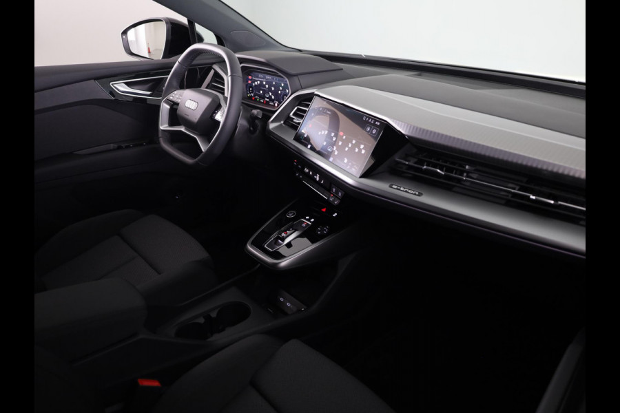 Audi Q4 e-tron 40 Advanced edition 63 kWh 204pk | Achteruitrijcamera | Assistentiepakket plus | Optiekpakket zwart plus | Privacy glas | Adaptive cruise control |