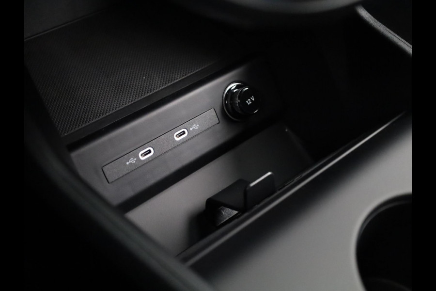 Audi Q4 e-tron 40 Advanced edition 63 kWh 204pk | Achteruitrijcamera | Assistentiepakket plus | Optiekpakket zwart plus | Privacy glas | Adaptive cruise control |