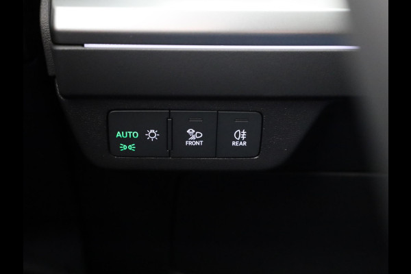 Audi Q4 e-tron 40 Advanced edition 63 kWh 204pk | Achteruitrijcamera | Assistentiepakket plus | Optiekpakket zwart plus | Privacy glas | Adaptive cruise control |