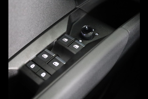 Audi Q4 e-tron 40 Advanced edition 63 kWh 204pk | Achteruitrijcamera | Assistentiepakket plus | Optiekpakket zwart plus | Privacy glas | Adaptive cruise control |