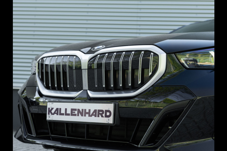 BMW 5 Serie Touring 520i M-Sport - Driving + Parking Ass Plus - Head-Up - Adaptive LED