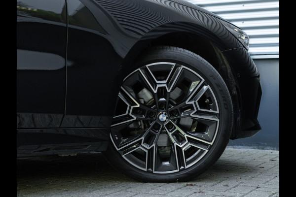 BMW 5 Serie Touring 520i M-Sport - Driving + Parking Ass Plus - Head-Up - Adaptive LED
