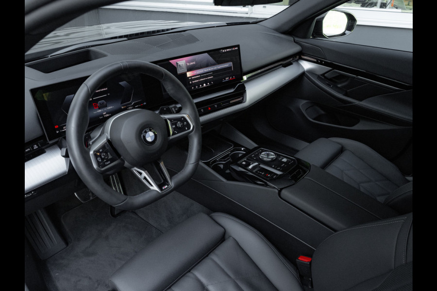 BMW 5 Serie Touring 520i M-Sport - Driving + Parking Ass Plus - Head-Up - Adaptive LED