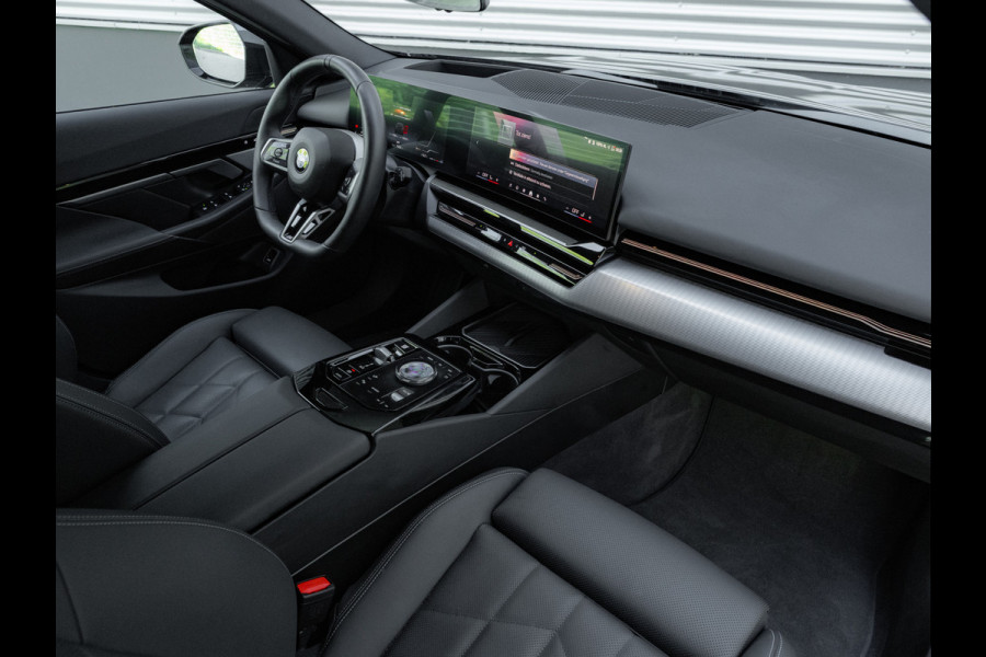 BMW 5 Serie Touring 520i M-Sport - Driving + Parking Ass Plus - Head-Up - Adaptive LED