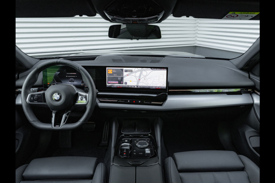 BMW 5 Serie Touring 520i M-Sport - Driving + Parking Ass Plus - Head-Up - Adaptive LED
