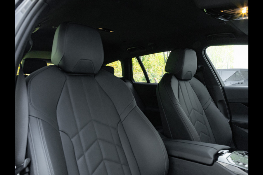 BMW 5 Serie Touring 520i M-Sport - Driving + Parking Ass Plus - Head-Up - Adaptive LED