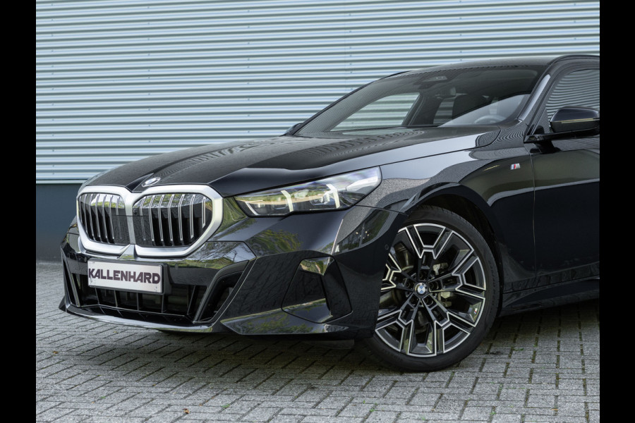 BMW 5 Serie Touring 520i M-Sport - Driving + Parking Ass Plus - Head-Up - Adaptive LED