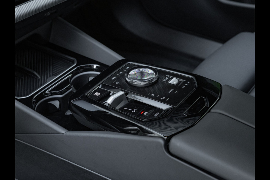 BMW 5 Serie Touring 520i M-Sport - Driving + Parking Ass Plus - Head-Up - Adaptive LED