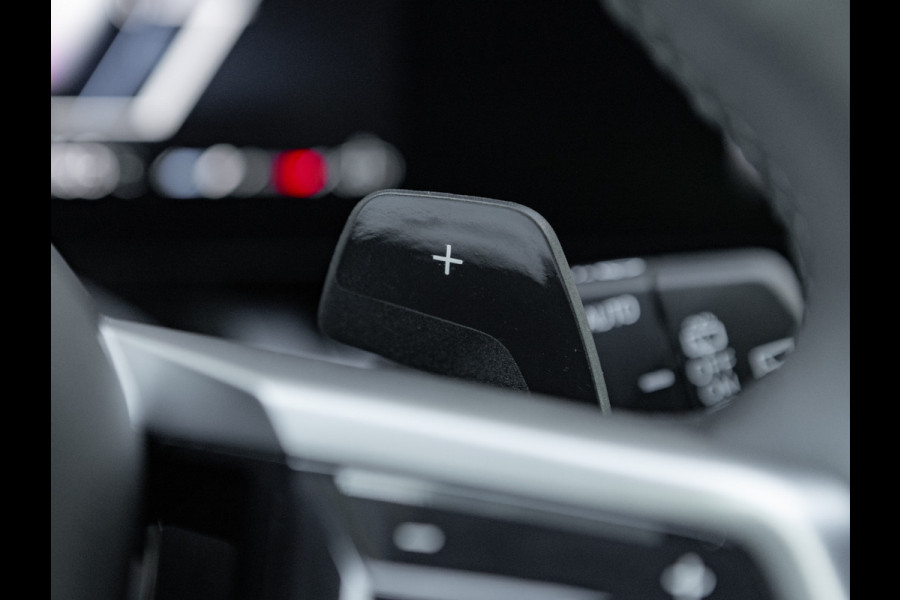 BMW 5 Serie Touring 520i M-Sport - Driving + Parking Ass Plus - Head-Up - Adaptive LED