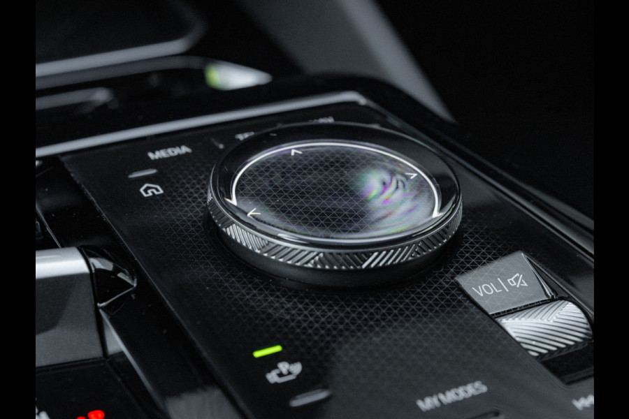 BMW 5 Serie Touring 520i M-Sport - Driving + Parking Ass Plus - Head-Up - Adaptive LED