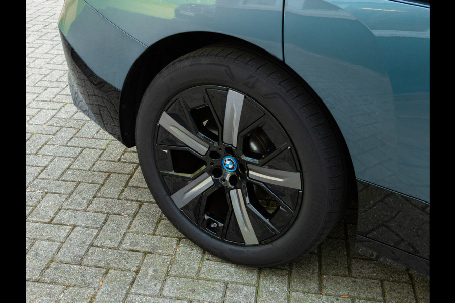 BMW iX xDrive40 - Sportpakket - Pano - Harman Kardon - Stoelventilatie - Driving Ass Prof BMW iX xDrive40 - Sportpakket - Pano - Harman Kardon - Stoelventilatie - Driving Ass Prof